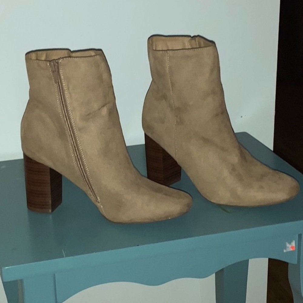 Anne Taylor dress boots, tan suede, size 8, excellent condition